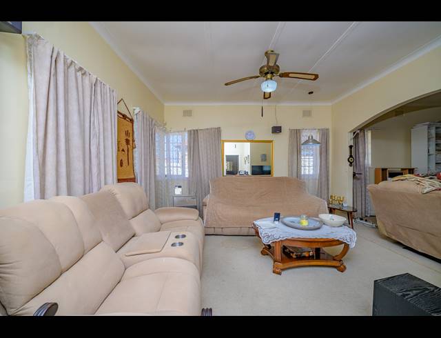 8 BEDROOM HOUSE FOR SALE IN ESCOMBE